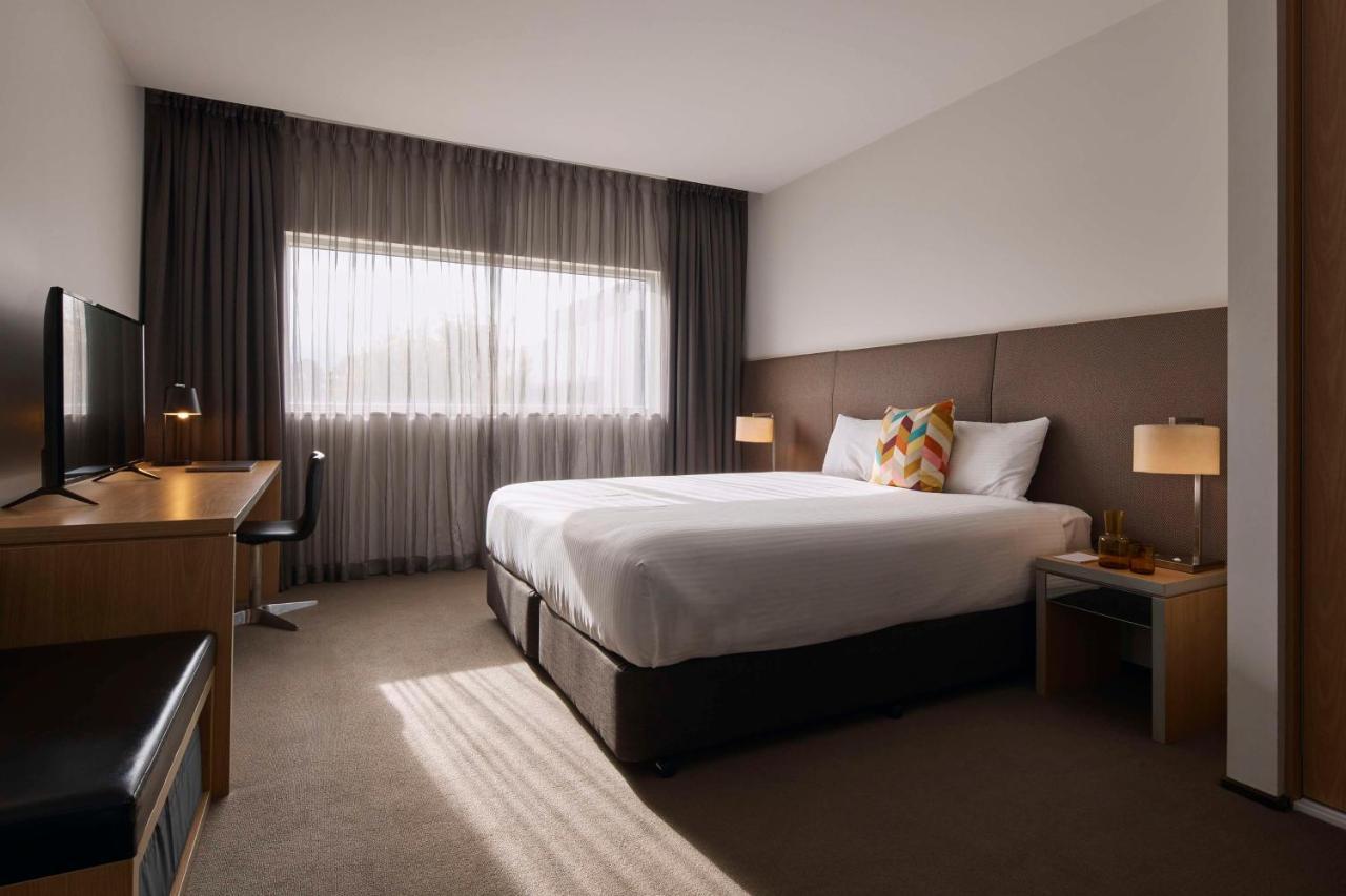 อตูรา แดนเดนอง Hotel Doveton ภายนอก รูปภาพ