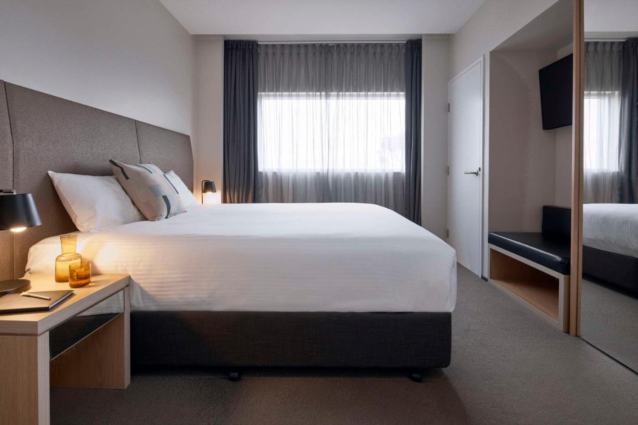 อตูรา แดนเดนอง Hotel Doveton ภายนอก รูปภาพ