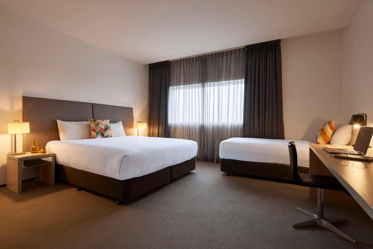 อตูรา แดนเดนอง Hotel Doveton ภายนอก รูปภาพ