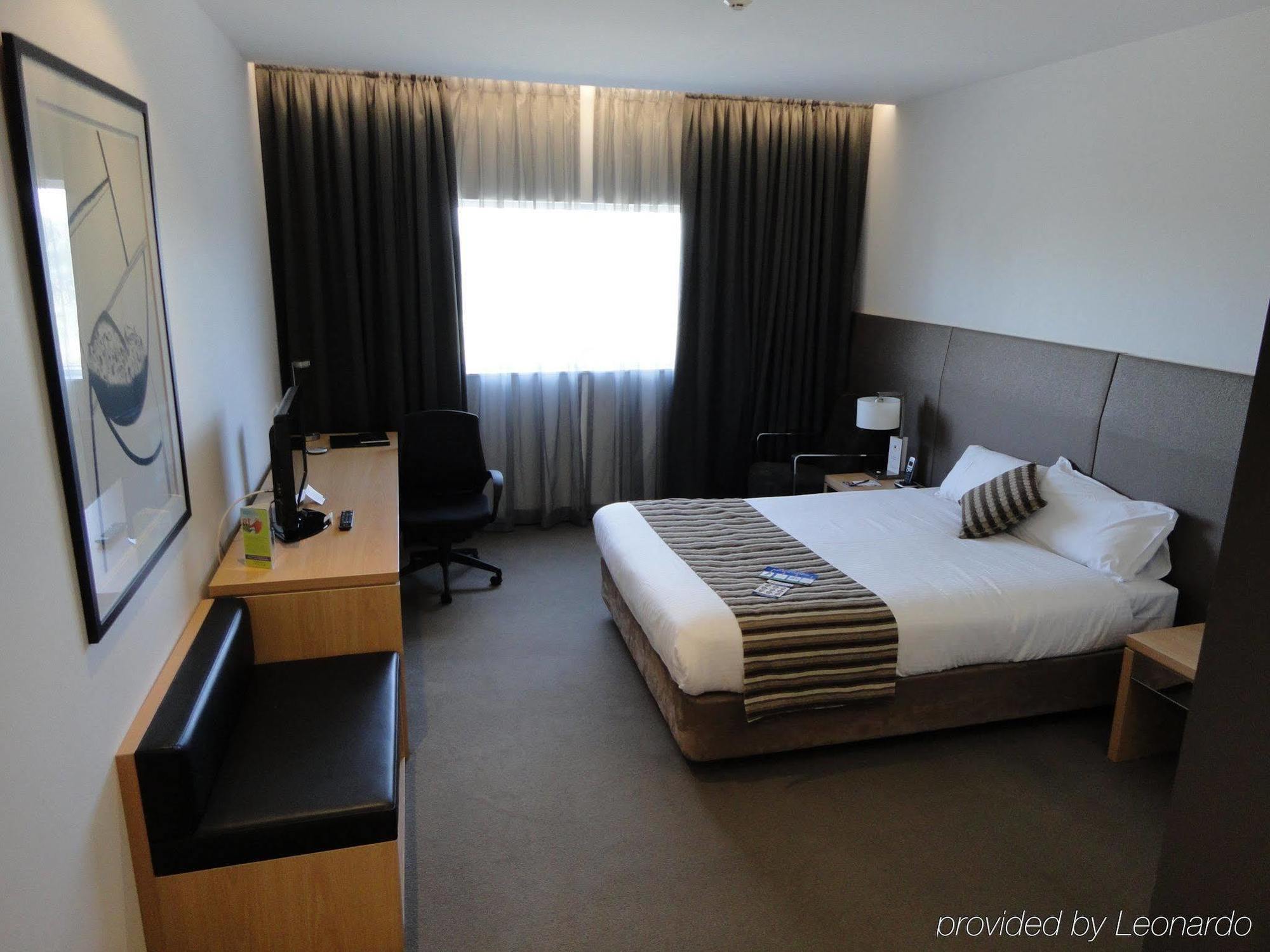 อตูรา แดนเดนอง Hotel Doveton ภายนอก รูปภาพ