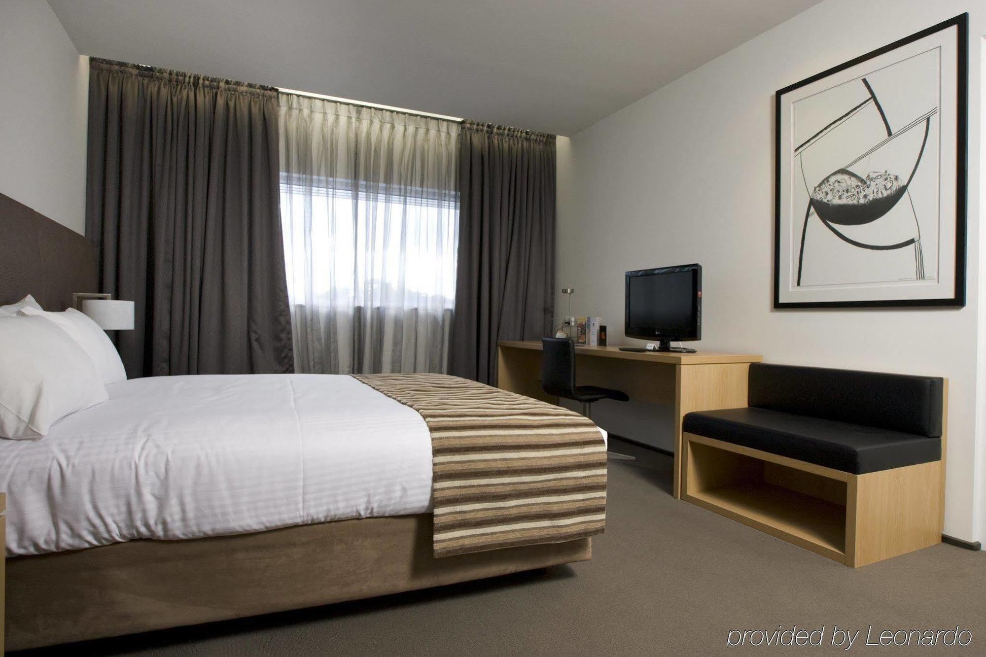 อตูรา แดนเดนอง Hotel Doveton ภายนอก รูปภาพ