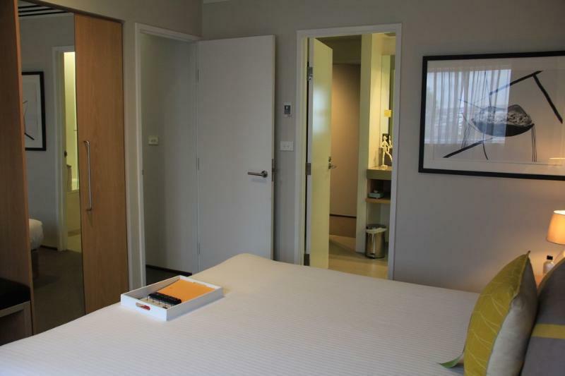 อตูรา แดนเดนอง Hotel Doveton ภายนอก รูปภาพ